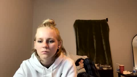 feyaa22 online show from December 15, 2024, 12:07 am