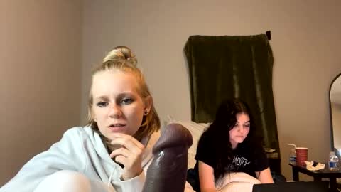 feyaa22 online show from December 15, 2024, 3:13 am