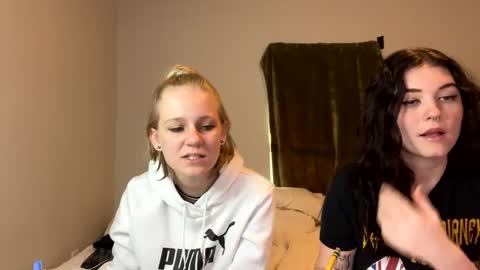 feyaa22 online show from December 15, 2024, 4:15 pm