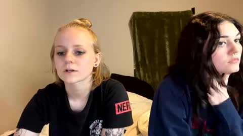 feyaa22 online show from December 16, 2024, 11:18 pm