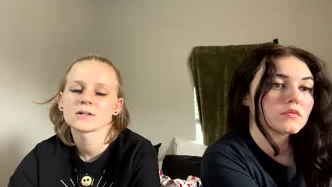 feyaa22 online show from December 20, 2024, 6:24 pm