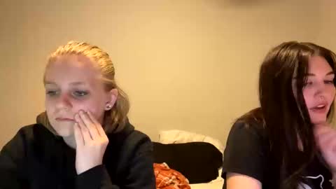 feyaa22 online show from January 4, 2025, 12:59 am