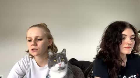 feyaa22 online show from January 8, 2025, 4:33 pm