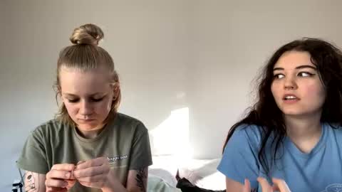 feyaa22 online show from January 10, 2025, 1:31 pm