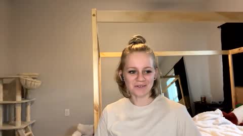 feyaa22 online show from January 11, 2025, 1:53 pm