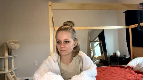 feyaa22 online show from January 11, 2025, 4:57 pm