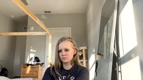 feyaa22 online show from January 12, 2025, 1:37 pm