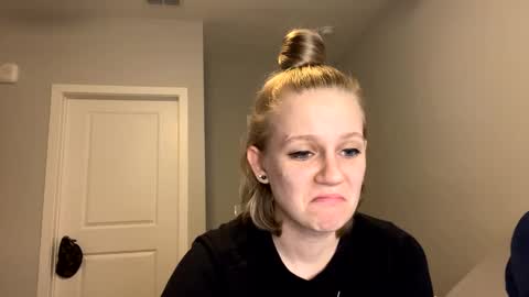 feyaa22 online show from January 16, 2025, 11:48 pm