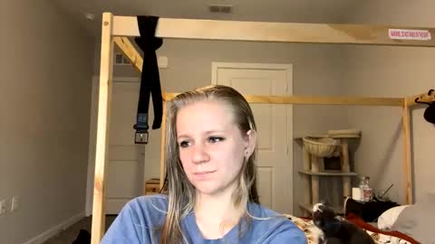 feyaa22 online show from January 18, 2025, 1:29 pm