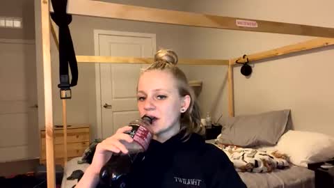 feyaa22 online show from January 21, 2025, 1:29 am