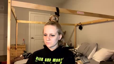 feyaa22 online show from January 23, 2025, 12:14 am