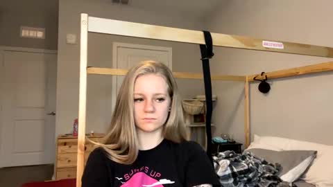 feyaa22 online show from January 23, 2025, 4:26 pm