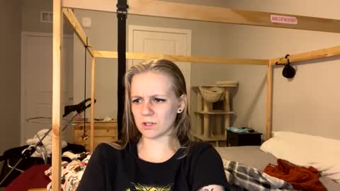 feyaa22 online show from January 25, 2025, 2:26 am