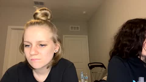 feyaa22 online show from January 26, 2025, 1:31 am