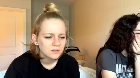 feyaa22 online show from January 27, 2025, 4:43 pm