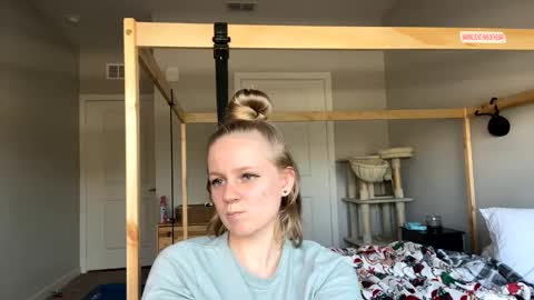 feyaa22 online show from January 30, 2025, 8:42 pm