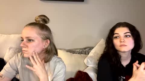 feyaa22 online show from February 9, 2025, 12:49 am