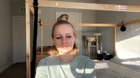 feyaa22 online show from February 10, 2025, 1:22 pm