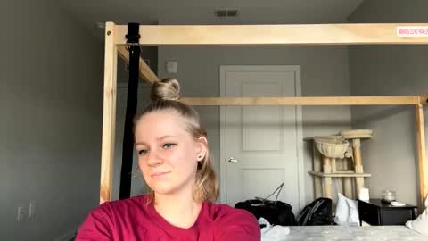 feyaa22 online show from February 11, 2025, 1:20 pm