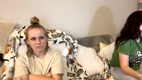 feyaa22 online show from February 13, 2025, 1:08 am