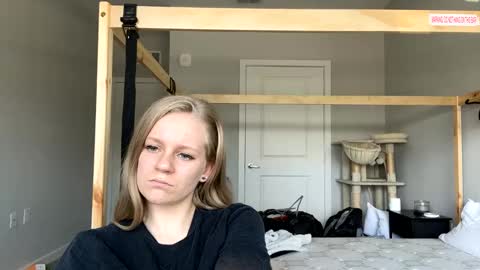 feyaa22 online show from February 13, 2025, 5:01 pm