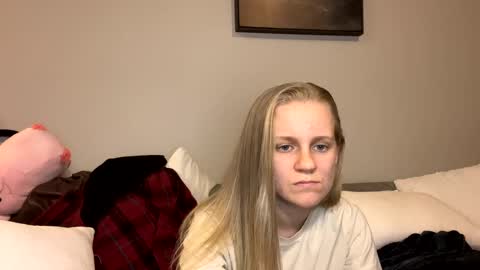 feyaa22 online show from February 20, 2025, 1:25 am