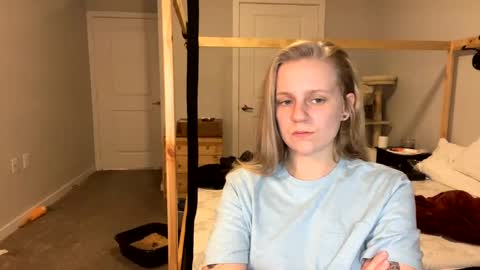 feyaa22 online show from February 22, 2025, 2:28 am