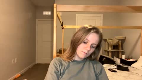 feyaa22 online show from February 24, 2025, 1:57 am