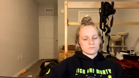 feyaa22 online show from February 25, 2025, 1:09 am