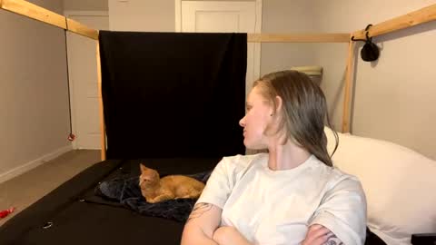 feyaa22 online show from February 27, 2025, 1:05 am