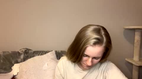 feyaa22 online show from February 28, 2025, 1:05 am