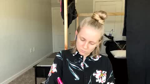 feyaa22 online show from March 3, 2025, 4:14 pm