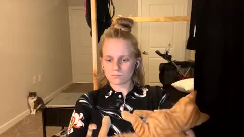 feyaa22 online show from March 4, 2025, 1:34 am