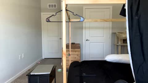 feyaa22 online show from March 6, 2025, 4:28 pm