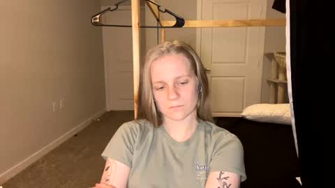 feyaa22 online show from March 7, 2025, 1:31 am