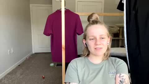 feyaa22 online show from March 7, 2025, 4:00 pm