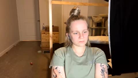 feyaa22 online show from March 8, 2025, 1:28 am