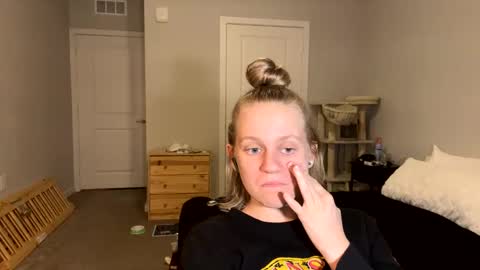 feyaa22 online show from March 10, 2025, 1:34 am