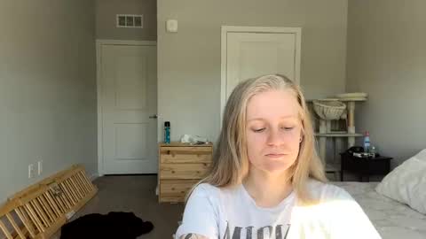 feyaa22 online show from March 11, 2025, 2:51 pm