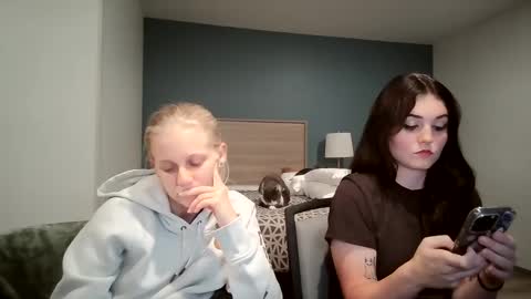 feyaa22 online show from September 9, 2025, 4:56 am