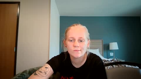 feyaa22 online show from September 9, 2025, 7:24 pm