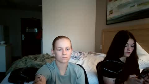 feyaa22 online show from September 11, 2025, 4:40 pm