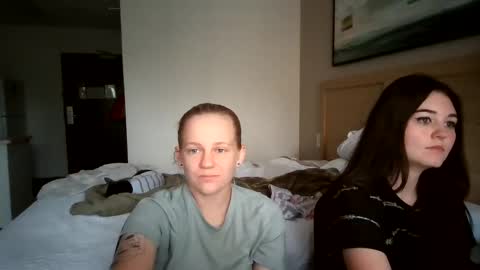 feyaa22 online show from September 12, 2025, 4:29 pm