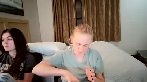 feyaa22 online show from September 13, 2025, 4:34 am