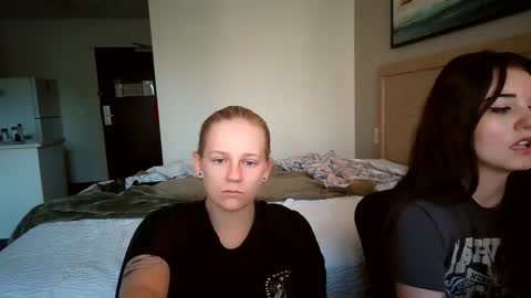 feyaa22 online show from September 13, 2025, 4:51 pm