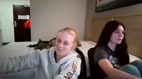 feyaa22 online show from September 14, 2025, 4:55 am