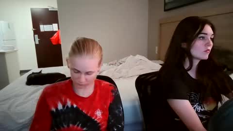 feyaa22 online show from September 15, 2025, 5:07 am