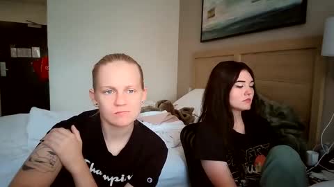 feyaa22 online show from September 15, 2025, 7:36 pm