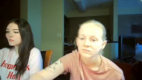 feyaa22 online show from September 19, 2025, 4:51 pm