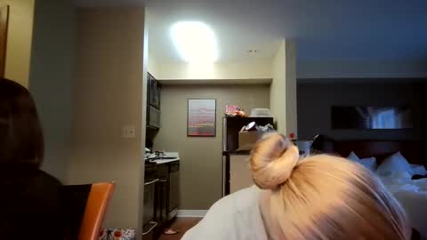 feyaa22 online show from September 21, 2025, 5:14 pm